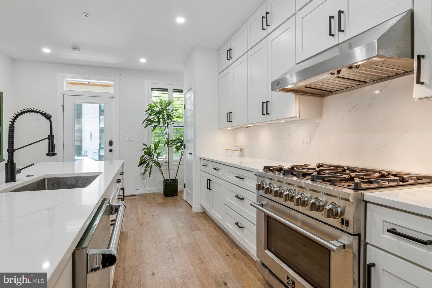 1440 OAK ST NW #1, WASHINGTON, District Of Columbia 20010, 2 Bedrooms Bedrooms, ,2 BathroomsBathrooms,Residential,For sale,1440 OAK ST NW #1,DCDC2199660 MLS # DCDC2199660