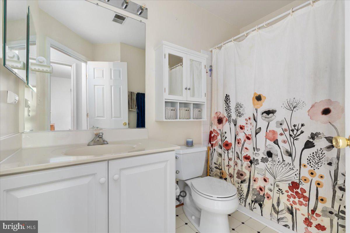 21631 KINGS CROSSING TER, ASHBURN, Virginia 20147, 3 Bedrooms Bedrooms, ,2 BathroomsBathrooms,Residential,For sale,21631 KINGS CROSSING TER,VALO2095958 MLS # VALO2095958
