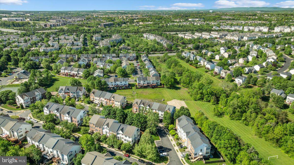 21631 KINGS CROSSING TER, ASHBURN, Virginia 20147, 3 Bedrooms Bedrooms, ,2 BathroomsBathrooms,Residential,For sale,21631 KINGS CROSSING TER,VALO2095958 MLS # VALO2095958