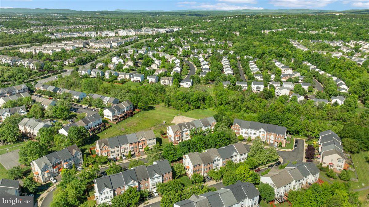 21631 KINGS CROSSING TER, ASHBURN, Virginia 20147, 3 Bedrooms Bedrooms, ,2 BathroomsBathrooms,Residential,For sale,21631 KINGS CROSSING TER,VALO2095958 MLS # VALO2095958