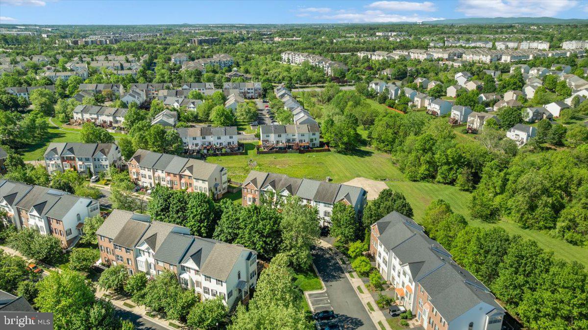 21631 KINGS CROSSING TER, ASHBURN, Virginia 20147, 3 Bedrooms Bedrooms, ,2 BathroomsBathrooms,Residential,For sale,21631 KINGS CROSSING TER,VALO2095958 MLS # VALO2095958