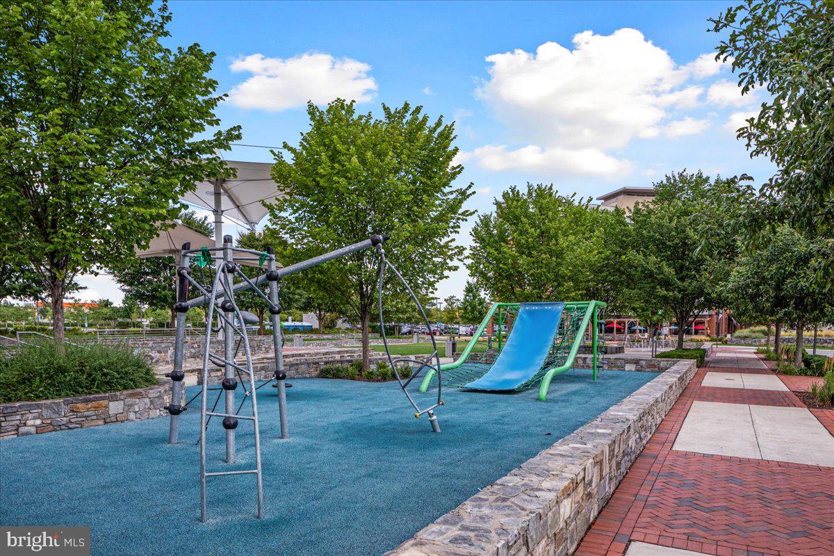 21631 KINGS CROSSING TER, ASHBURN, Virginia 20147, 3 Bedrooms Bedrooms, ,2 BathroomsBathrooms,Residential,For sale,21631 KINGS CROSSING TER,VALO2095958 MLS # VALO2095958