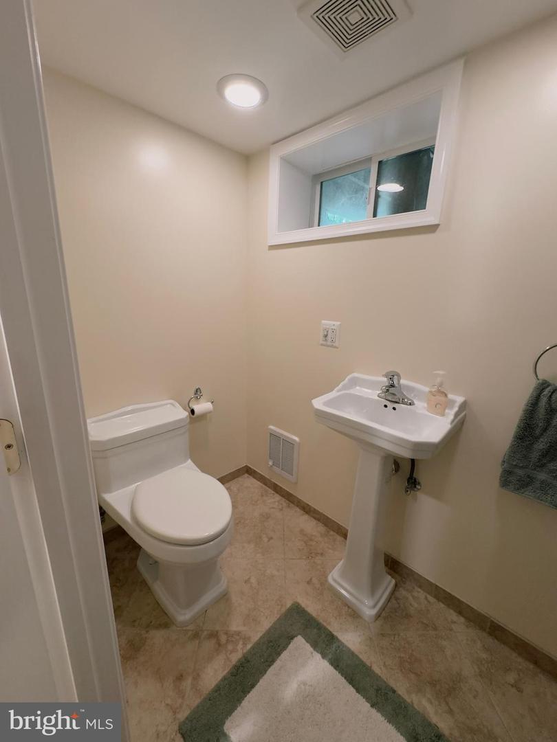1309 S QUINCY ST, ARLINGTON, Virginia 22204, 4 Bedrooms Bedrooms, 7 Rooms Rooms,2 BathroomsBathrooms,Residential,For sale,1309 S QUINCY ST,VAAR2057258 MLS # VAAR2057258