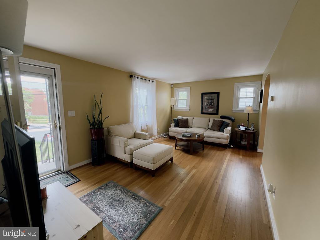 1309 S QUINCY ST, ARLINGTON, Virginia 22204, 4 Bedrooms Bedrooms, 7 Rooms Rooms,2 BathroomsBathrooms,Residential,For sale,1309 S QUINCY ST,VAAR2057258 MLS # VAAR2057258
