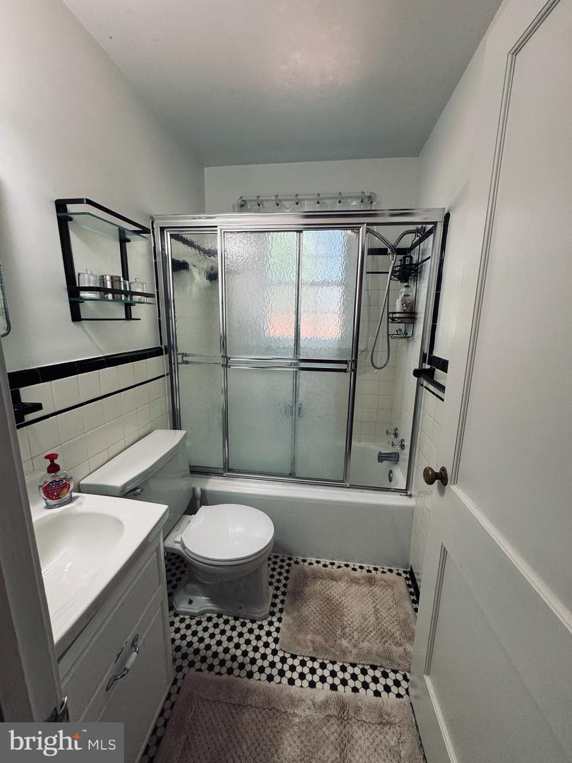 1309 S QUINCY ST, ARLINGTON, Virginia 22204, 4 Bedrooms Bedrooms, 7 Rooms Rooms,2 BathroomsBathrooms,Residential,For sale,1309 S QUINCY ST,VAAR2057258 MLS # VAAR2057258
