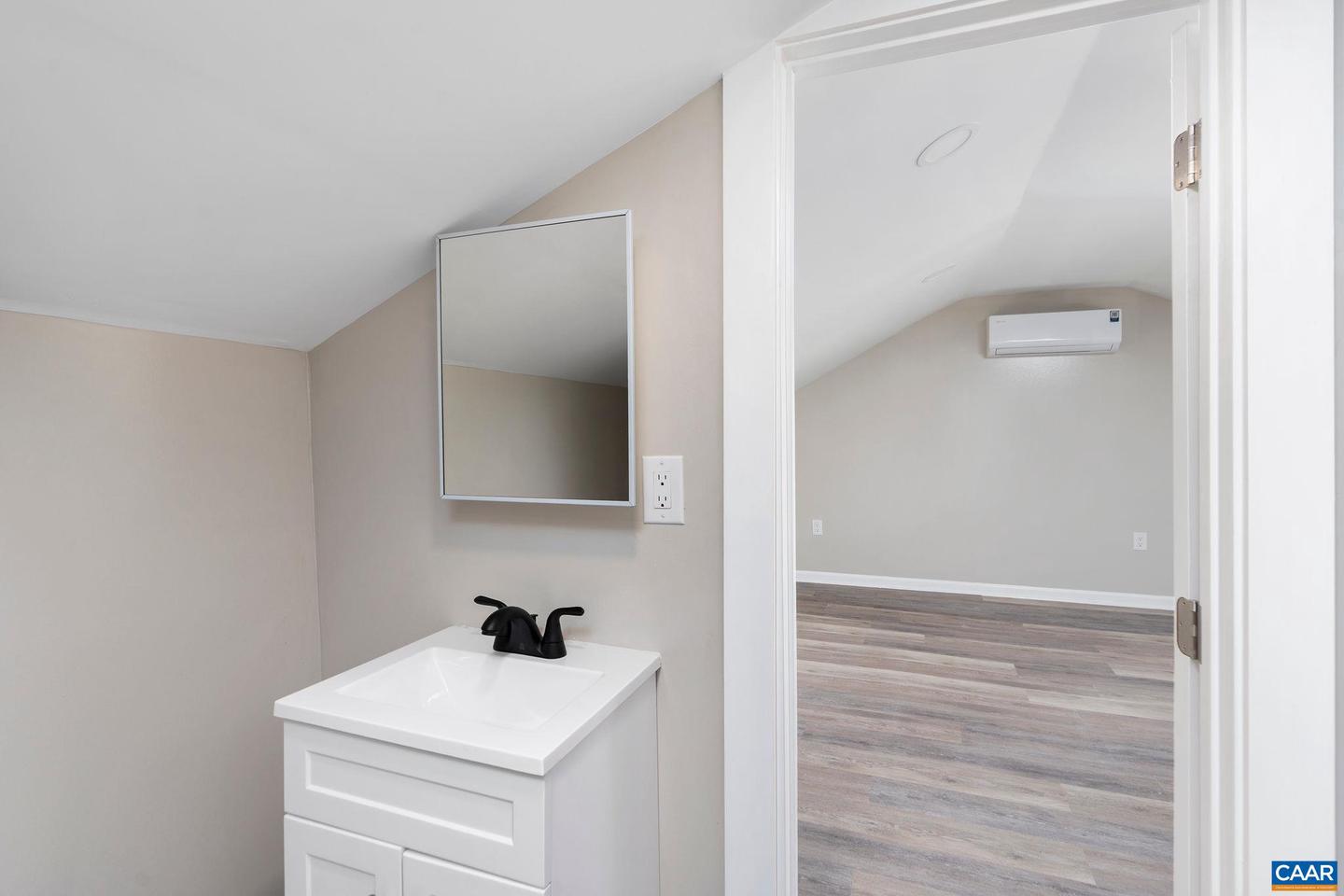 33 BAGBY ST, STAUNTON, Virginia 24401, 2 Bedrooms Bedrooms, ,2 BathroomsBathrooms,Residential,For sale,33 BAGBY ST,664272 MLS # 664272