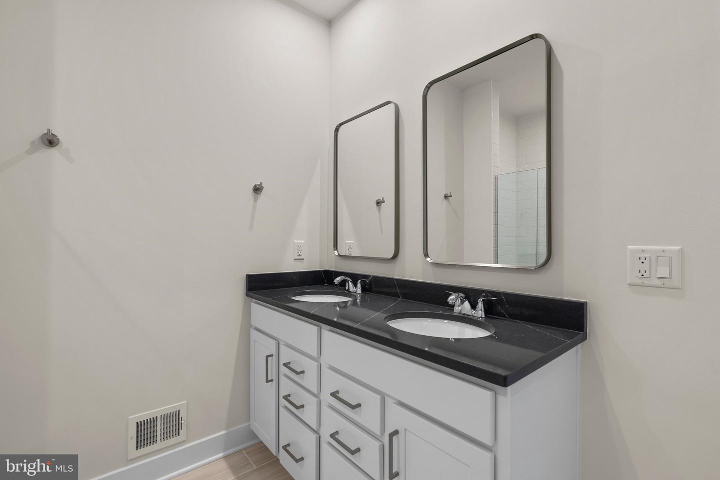44482 LOWESTOFT SQ, ASHBURN, Virginia 20147, 3 Bedrooms Bedrooms, ,2 BathroomsBathrooms,Residential,For sale,44482 LOWESTOFT SQ,VALO2095942 MLS # VALO2095942