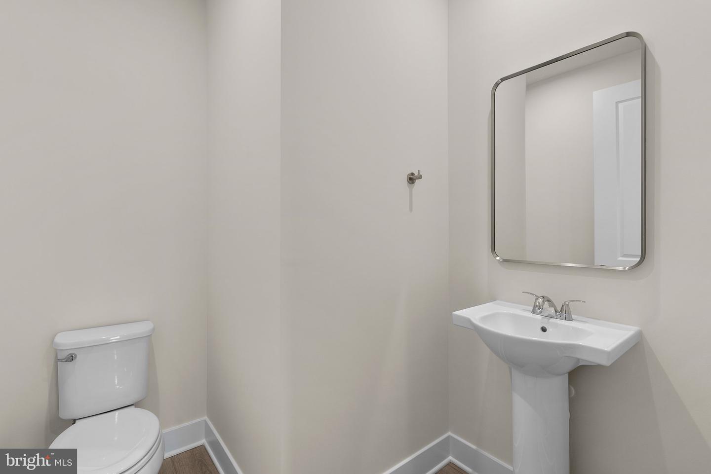 44482 LOWESTOFT SQ, ASHBURN, Virginia 20147, 3 Bedrooms Bedrooms, ,2 BathroomsBathrooms,Residential,For sale,44482 LOWESTOFT SQ,VALO2095942 MLS # VALO2095942