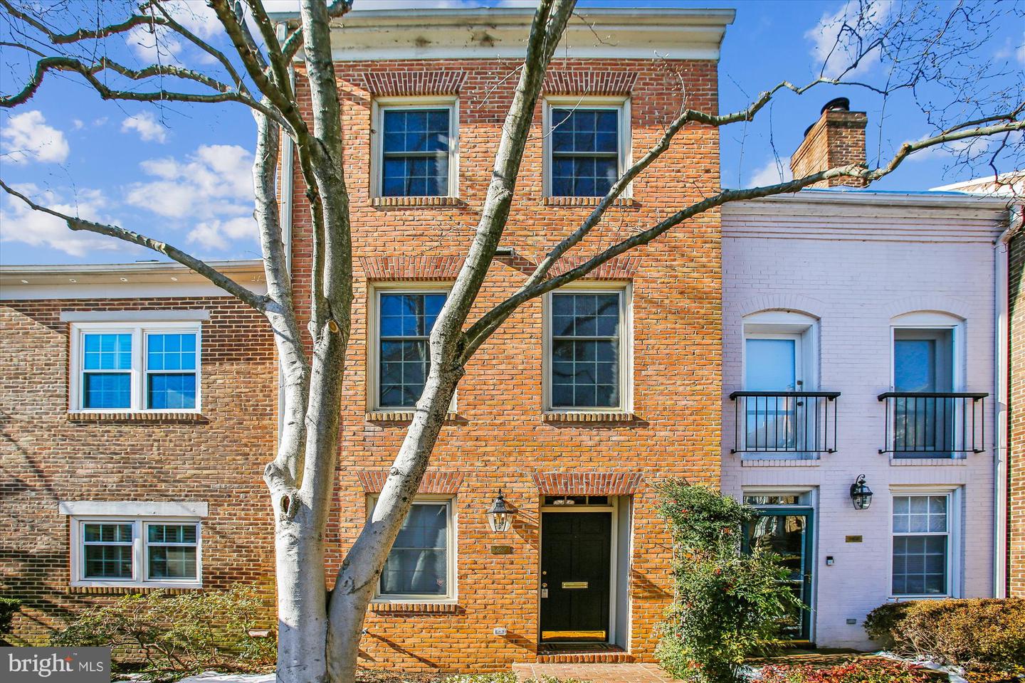 1162 N PITT ST, ALEXANDRIA, Virginia 22314, 2 Bedrooms Bedrooms, ,2 BathroomsBathrooms,Residential,For sale,1162 N PITT ST,VAAX2045152 MLS # VAAX2045152