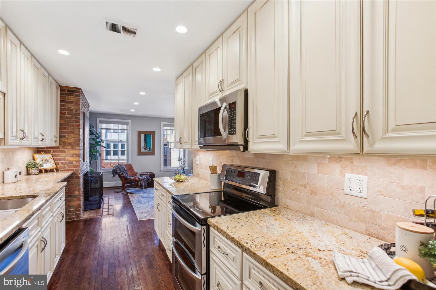 1162 N PITT ST, ALEXANDRIA, Virginia 22314, 2 Bedrooms Bedrooms, ,2 BathroomsBathrooms,Residential,For sale,1162 N PITT ST,VAAX2045152 MLS # VAAX2045152
