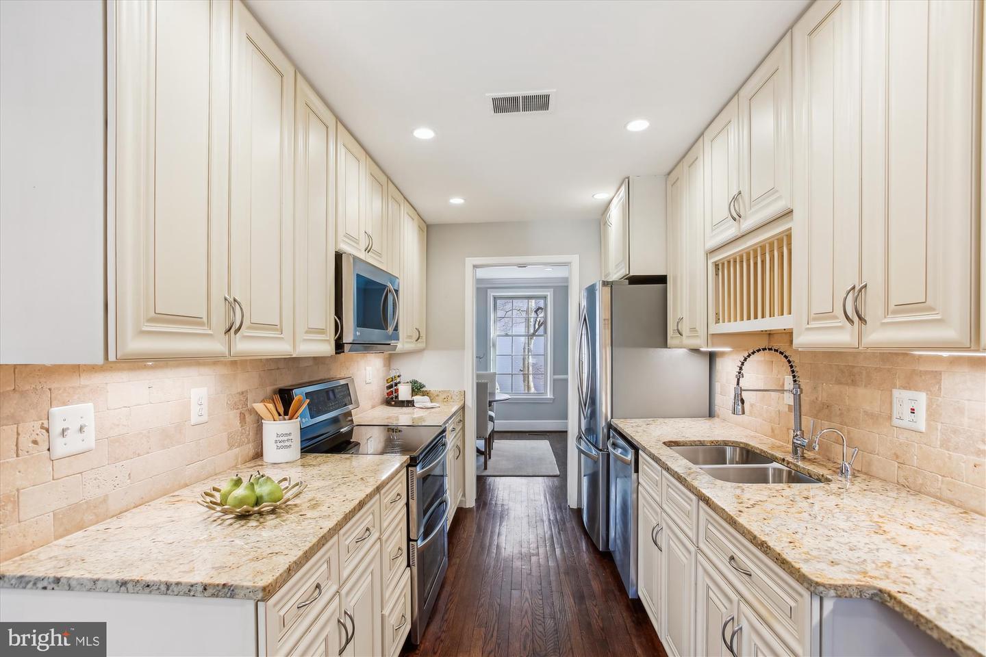1162 N PITT ST, ALEXANDRIA, Virginia 22314, 2 Bedrooms Bedrooms, ,2 BathroomsBathrooms,Residential,For sale,1162 N PITT ST,VAAX2045152 MLS # VAAX2045152
