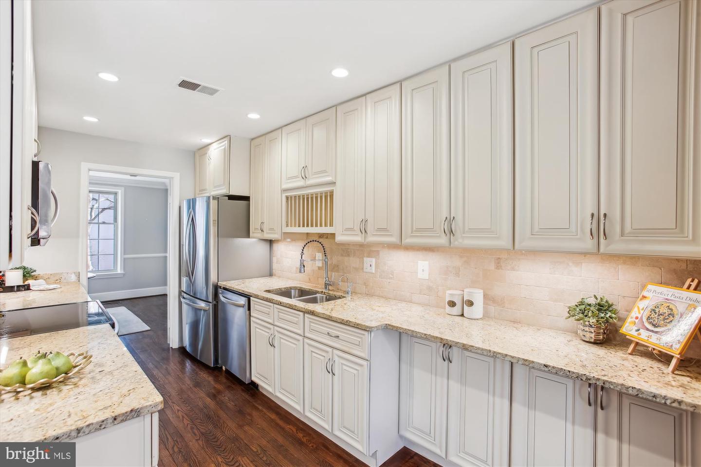 1162 N PITT ST, ALEXANDRIA, Virginia 22314, 2 Bedrooms Bedrooms, ,2 BathroomsBathrooms,Residential,For sale,1162 N PITT ST,VAAX2045152 MLS # VAAX2045152
