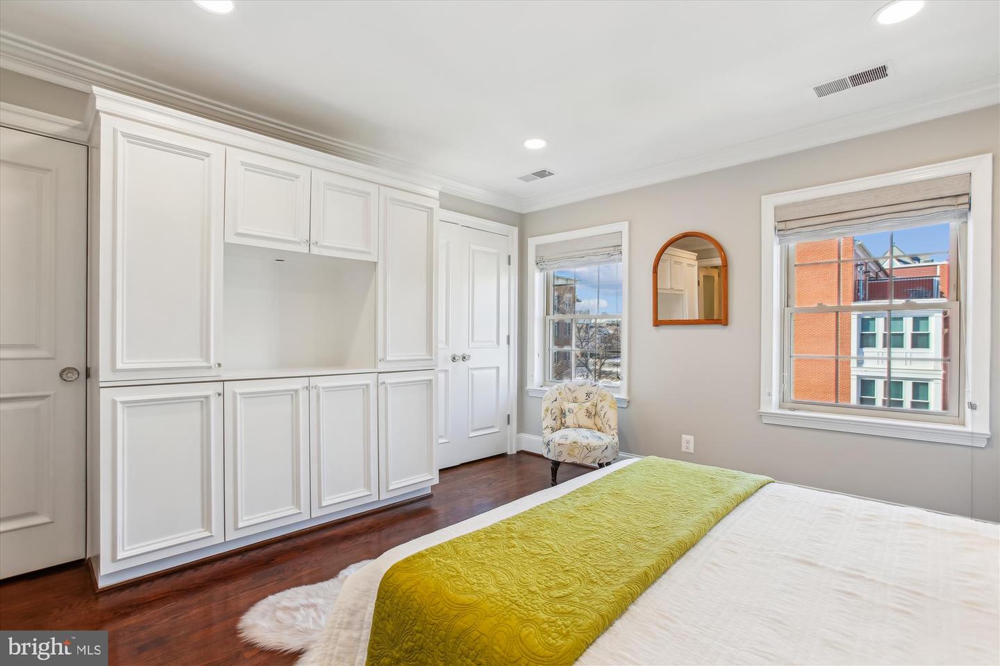 1162 N PITT ST, ALEXANDRIA, Virginia 22314, 2 Bedrooms Bedrooms, ,2 BathroomsBathrooms,Residential,For sale,1162 N PITT ST,VAAX2045152 MLS # VAAX2045152