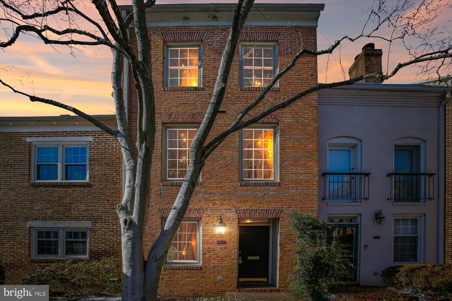1162 N PITT ST, ALEXANDRIA, Virginia 22314, 2 Bedrooms Bedrooms, ,2 BathroomsBathrooms,Residential,For sale,1162 N PITT ST,VAAX2045152 MLS # VAAX2045152