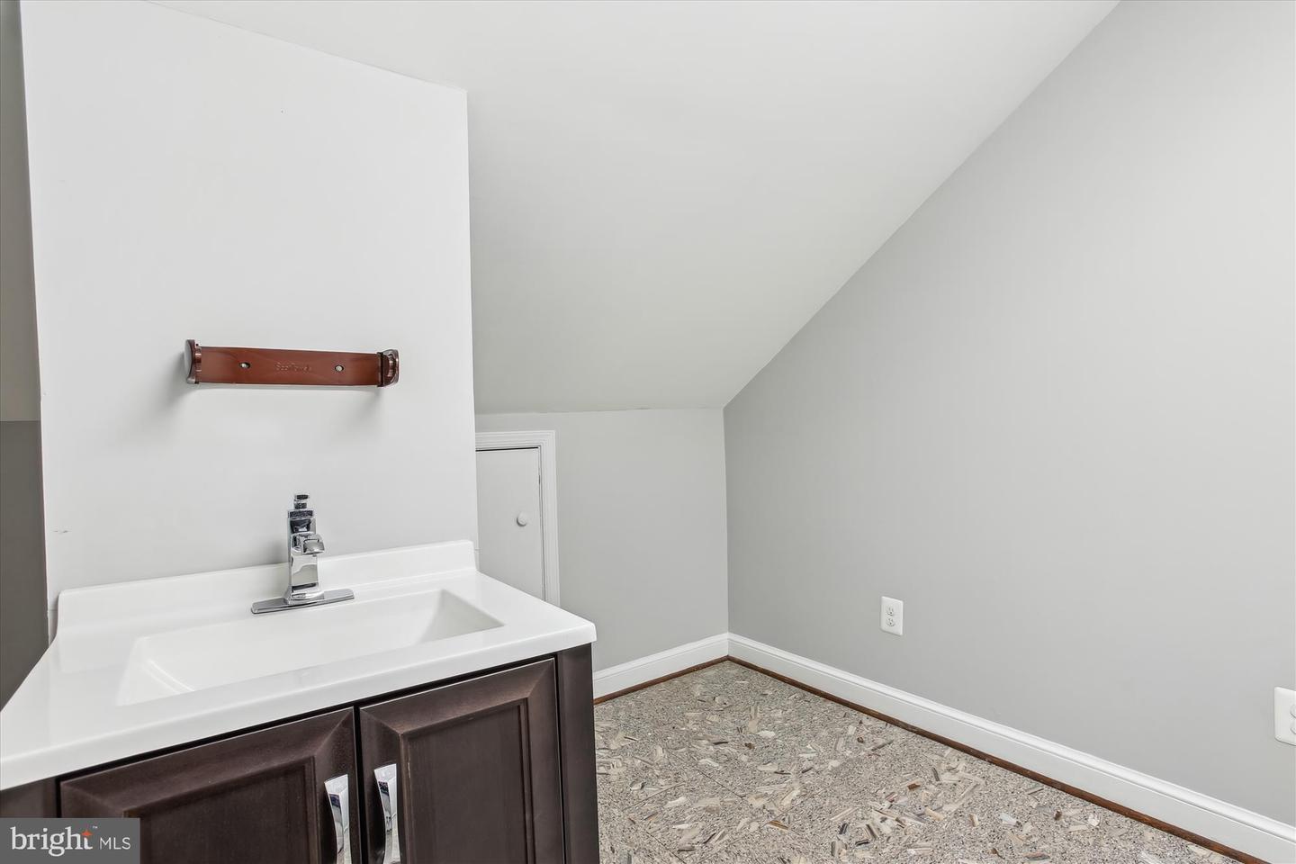 1162 N PITT ST, ALEXANDRIA, Virginia 22314, 2 Bedrooms Bedrooms, ,2 BathroomsBathrooms,Residential,For sale,1162 N PITT ST,VAAX2045152 MLS # VAAX2045152