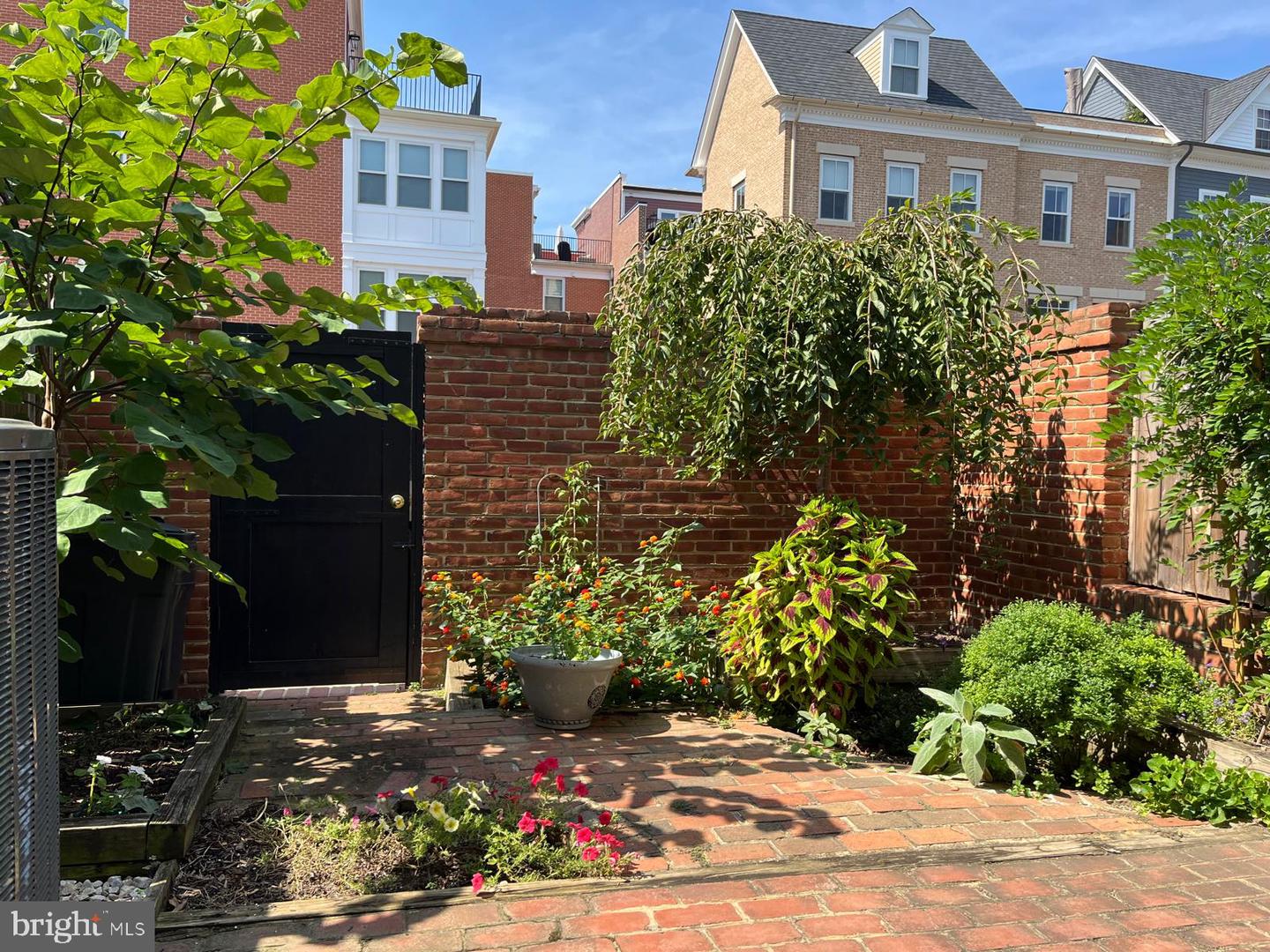 1162 N PITT ST, ALEXANDRIA, Virginia 22314, 2 Bedrooms Bedrooms, ,2 BathroomsBathrooms,Residential,For sale,1162 N PITT ST,VAAX2045152 MLS # VAAX2045152