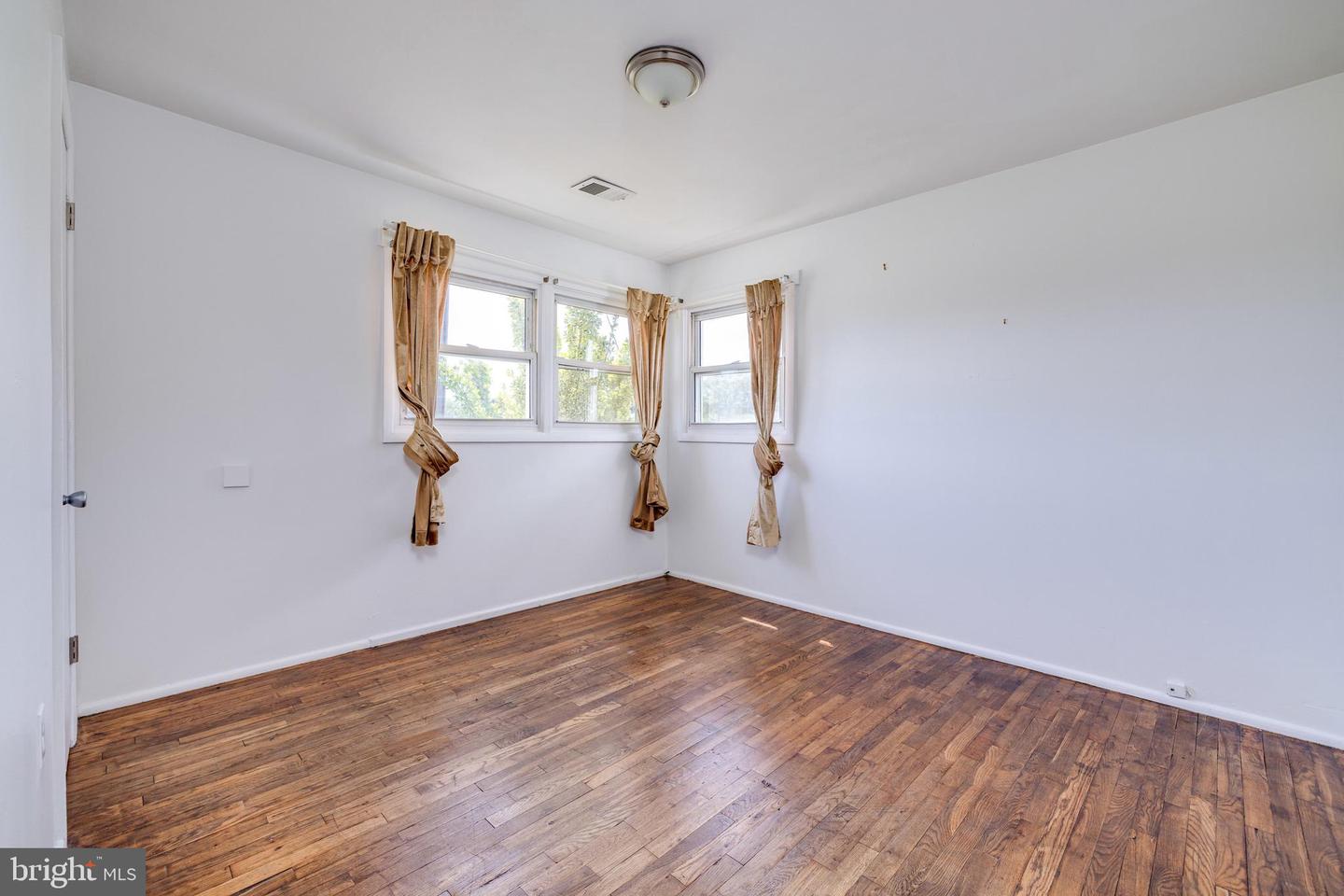 4 COTTAGE DR, LURAY, Virginia 22835, 2 Bedrooms Bedrooms, ,1 BathroomBathrooms,Residential,For sale,4 COTTAGE DR,VAPA2004884 MLS # VAPA2004884