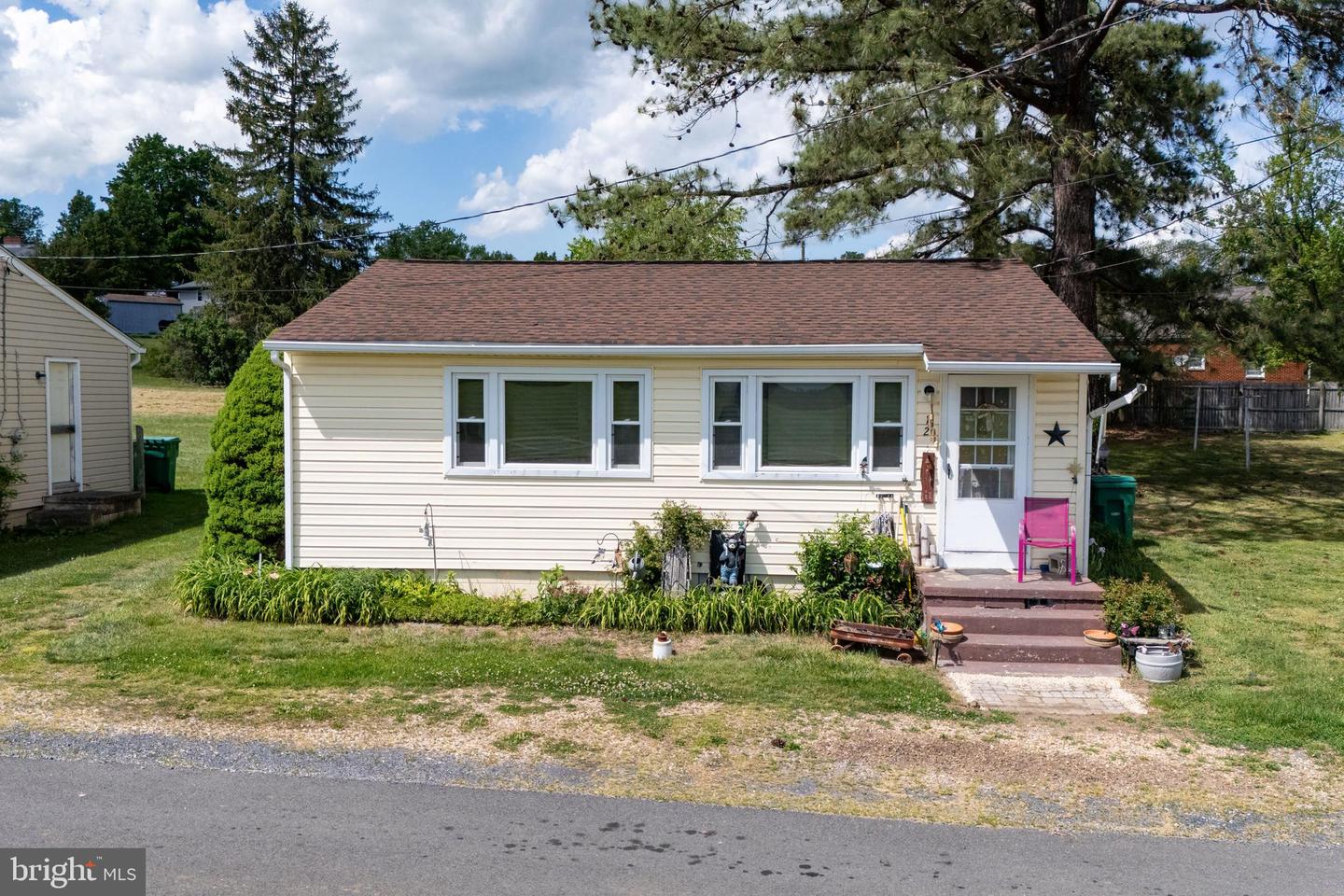 4 COTTAGE DR, LURAY, Virginia 22835, 2 Bedrooms Bedrooms, ,1 BathroomBathrooms,Residential,For sale,4 COTTAGE DR,VAPA2004884 MLS # VAPA2004884