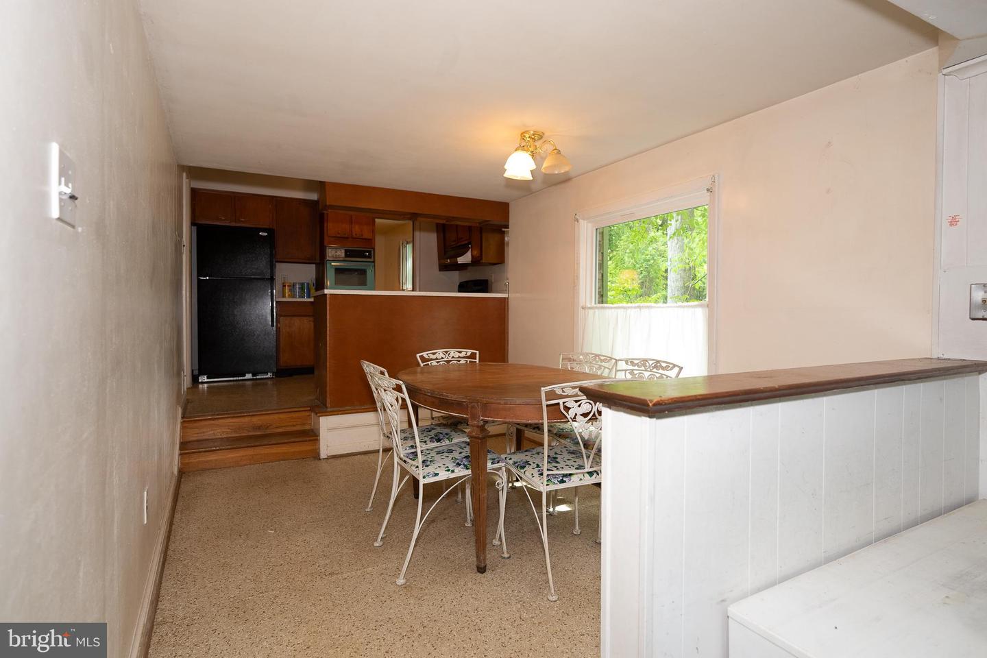 402 OLD COURTHOUSE RD NE, VIENNA, Virginia 22180, 5 Bedrooms Bedrooms, ,3 BathroomsBathrooms,Residential,For sale,402 OLD COURTHOUSE RD NE,VAFX2239804 MLS # VAFX2239804