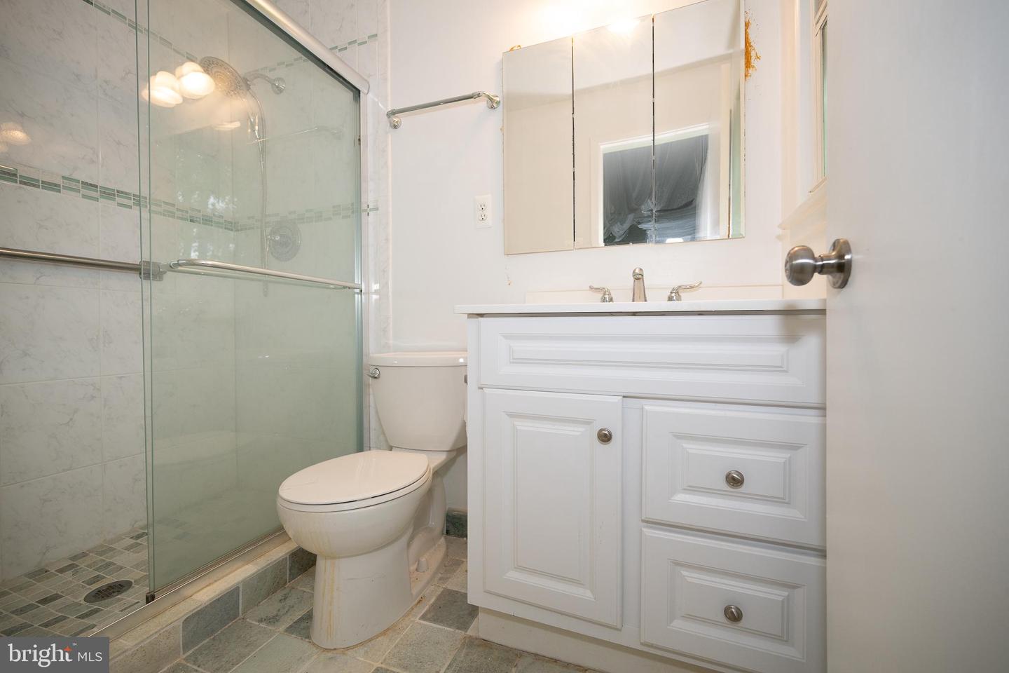 402 OLD COURTHOUSE RD NE, VIENNA, Virginia 22180, 5 Bedrooms Bedrooms, ,3 BathroomsBathrooms,Residential,For sale,402 OLD COURTHOUSE RD NE,VAFX2239804 MLS # VAFX2239804