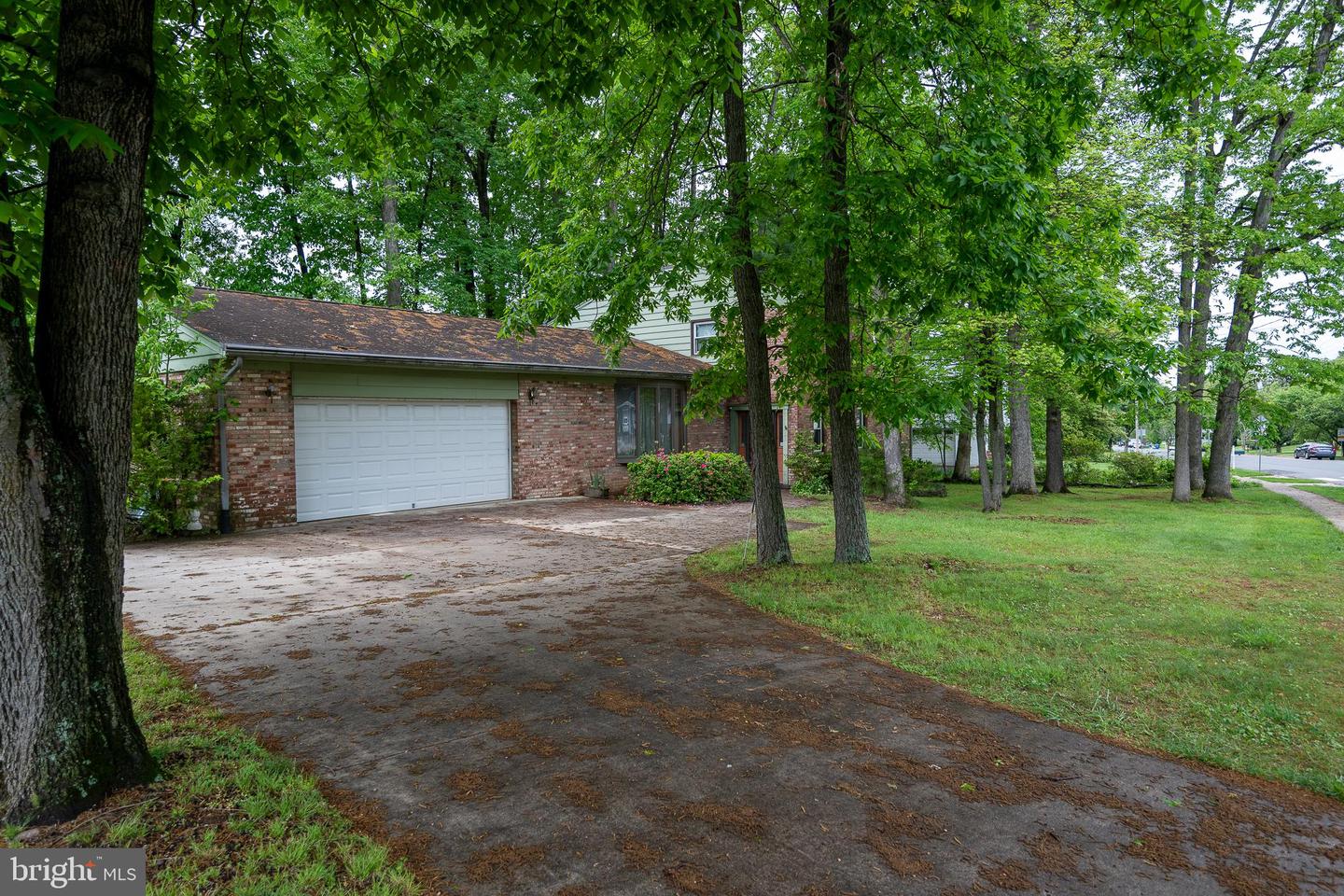 402 OLD COURTHOUSE RD NE, VIENNA, Virginia 22180, 5 Bedrooms Bedrooms, ,3 BathroomsBathrooms,Residential,For sale,402 OLD COURTHOUSE RD NE,VAFX2239804 MLS # VAFX2239804