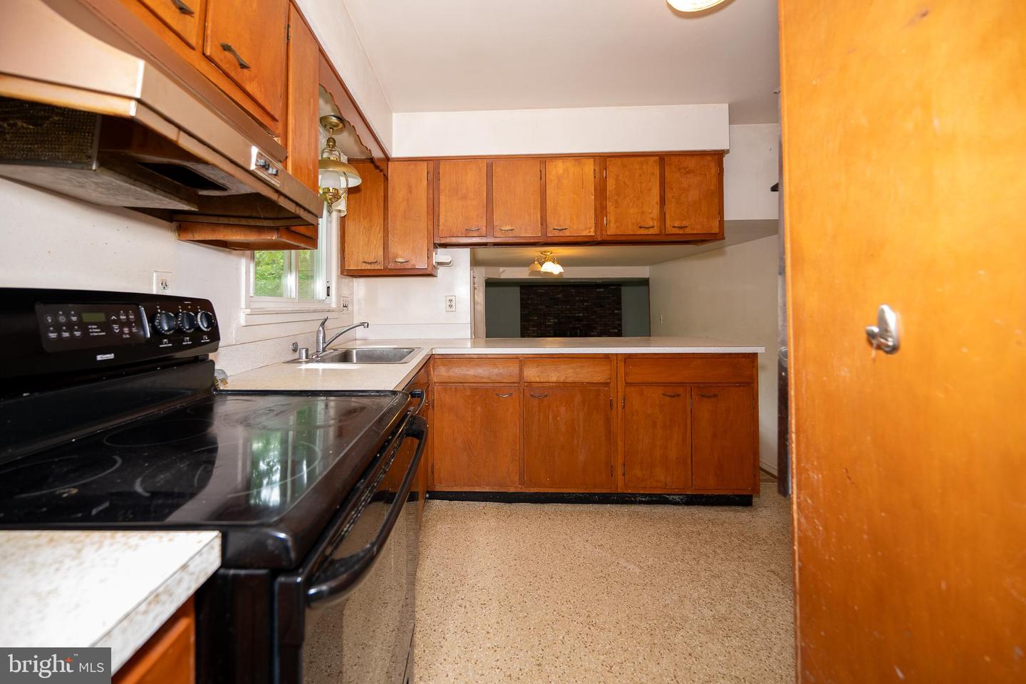 402 OLD COURTHOUSE RD NE, VIENNA, Virginia 22180, 5 Bedrooms Bedrooms, ,3 BathroomsBathrooms,Residential,For sale,402 OLD COURTHOUSE RD NE,VAFX2239804 MLS # VAFX2239804