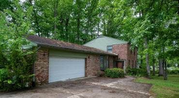 402 OLD COURTHOUSE RD NE, VIENNA, Virginia 22180, 5 Bedrooms Bedrooms, ,3 BathroomsBathrooms,Residential,For sale,402 OLD COURTHOUSE RD NE,VAFX2239804 MLS # VAFX2239804