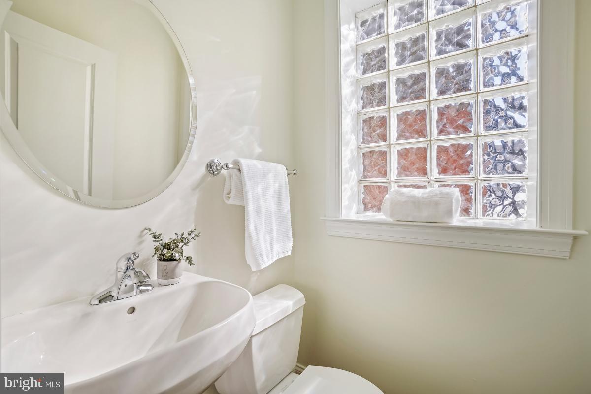 1832 SWANN ST NW #D, WASHINGTON, District Of Columbia 20009, 2 Bedrooms Bedrooms, ,2 BathroomsBathrooms,Residential,For sale,1832 SWANN ST NW #D,DCDC2199772 MLS # DCDC2199772