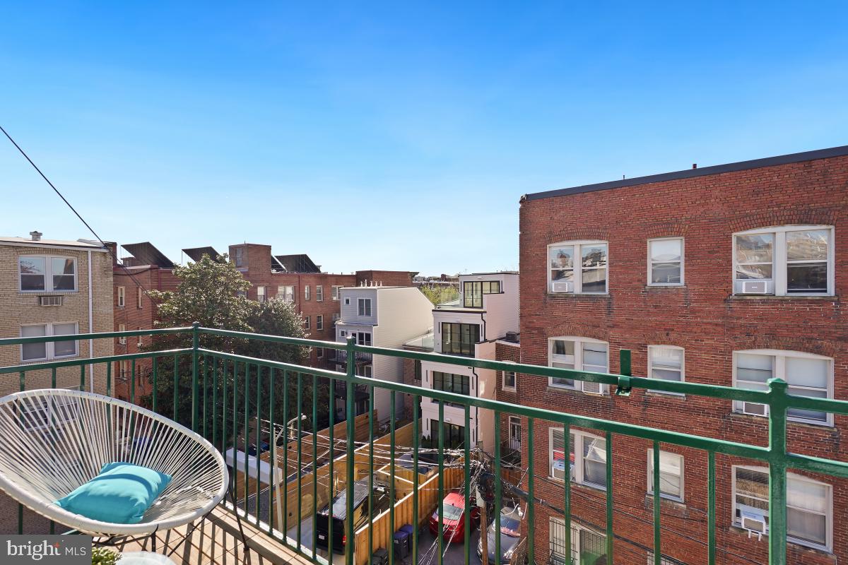 1832 SWANN ST NW #D, WASHINGTON, District Of Columbia 20009, 2 Bedrooms Bedrooms, ,2 BathroomsBathrooms,Residential,For sale,1832 SWANN ST NW #D,DCDC2199772 MLS # DCDC2199772