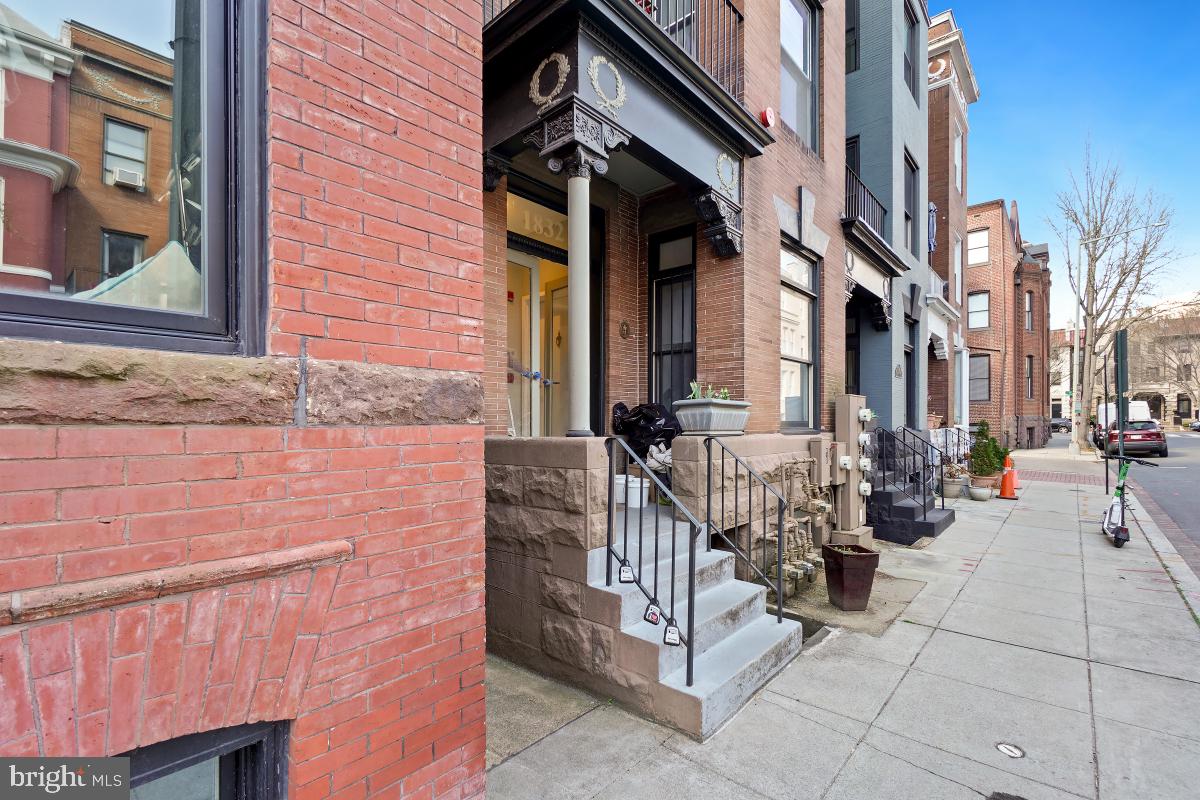 1832 SWANN ST NW #D, WASHINGTON, District Of Columbia 20009, 2 Bedrooms Bedrooms, ,2 BathroomsBathrooms,Residential,For sale,1832 SWANN ST NW #D,DCDC2199772 MLS # DCDC2199772
