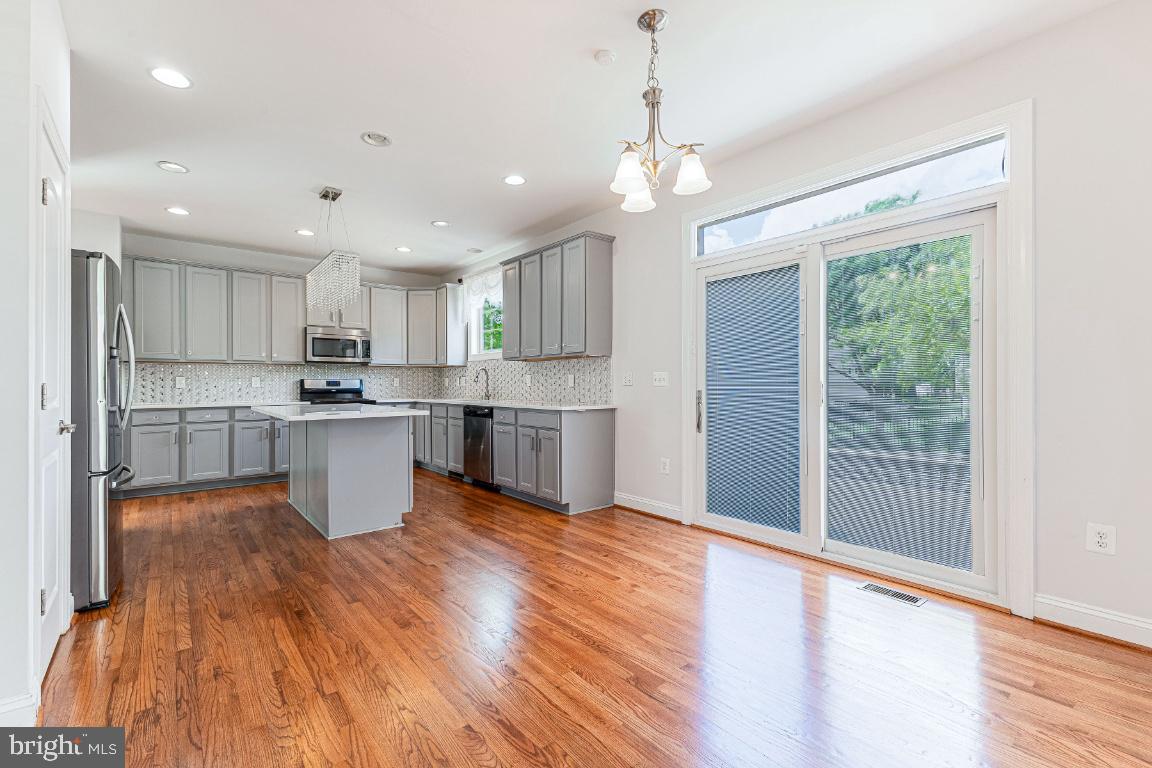 2166 PORT POTOMAC AVE, WOODBRIDGE, Virginia 22191, 5 Bedrooms Bedrooms, ,3 BathroomsBathrooms,Residential,For sale,2166 PORT POTOMAC AVE,VAPW2094316 MLS # VAPW2094316