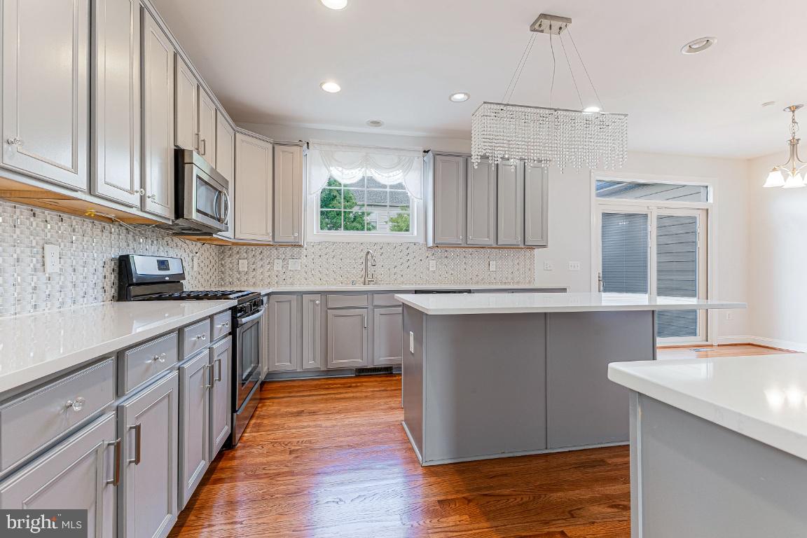 2166 PORT POTOMAC AVE, WOODBRIDGE, Virginia 22191, 5 Bedrooms Bedrooms, ,3 BathroomsBathrooms,Residential,For sale,2166 PORT POTOMAC AVE,VAPW2094316 MLS # VAPW2094316
