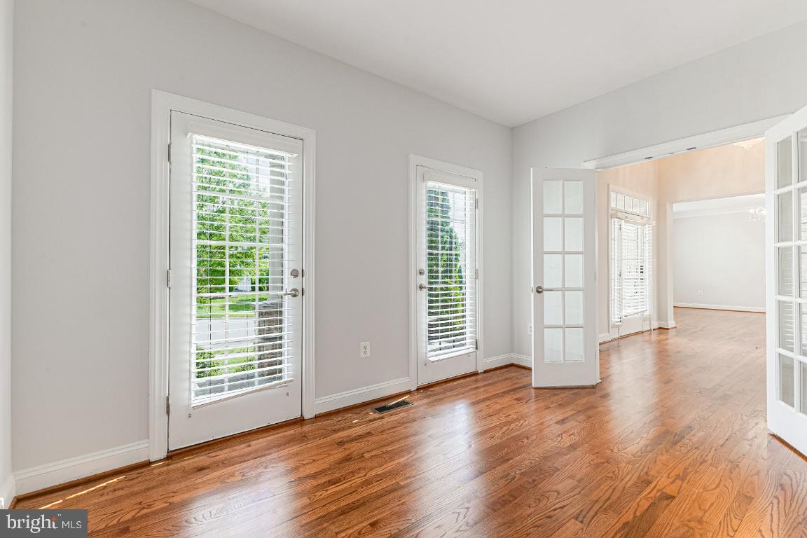 2166 PORT POTOMAC AVE, WOODBRIDGE, Virginia 22191, 5 Bedrooms Bedrooms, ,3 BathroomsBathrooms,Residential,For sale,2166 PORT POTOMAC AVE,VAPW2094316 MLS # VAPW2094316