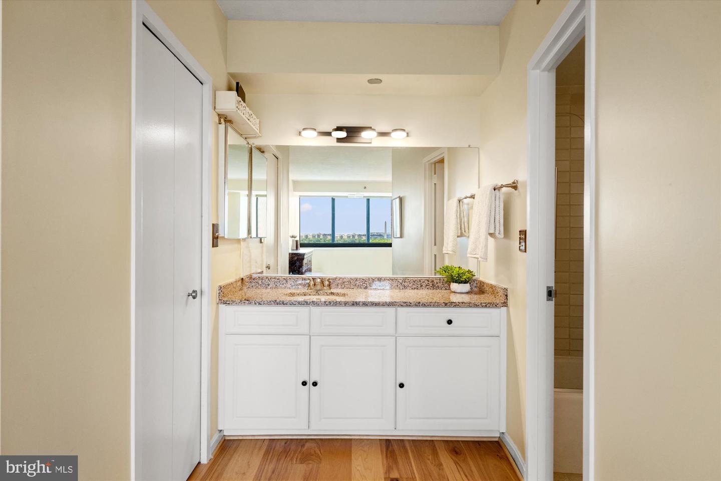 1805 CRYSTAL DR #1011S, ARLINGTON, Virginia 22202, 2 Bedrooms Bedrooms, ,2 BathroomsBathrooms,Residential,For sale,1805 CRYSTAL DR #1011S,VAAR2057286 MLS # VAAR2057286