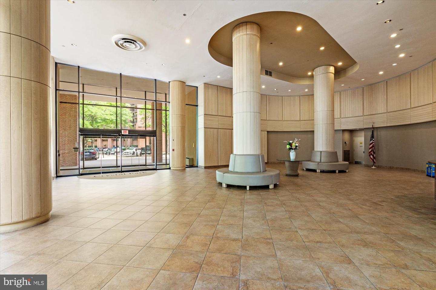 1805 CRYSTAL DR #1011S, ARLINGTON, Virginia 22202, 2 Bedrooms Bedrooms, ,2 BathroomsBathrooms,Residential,For sale,1805 CRYSTAL DR #1011S,VAAR2057286 MLS # VAAR2057286