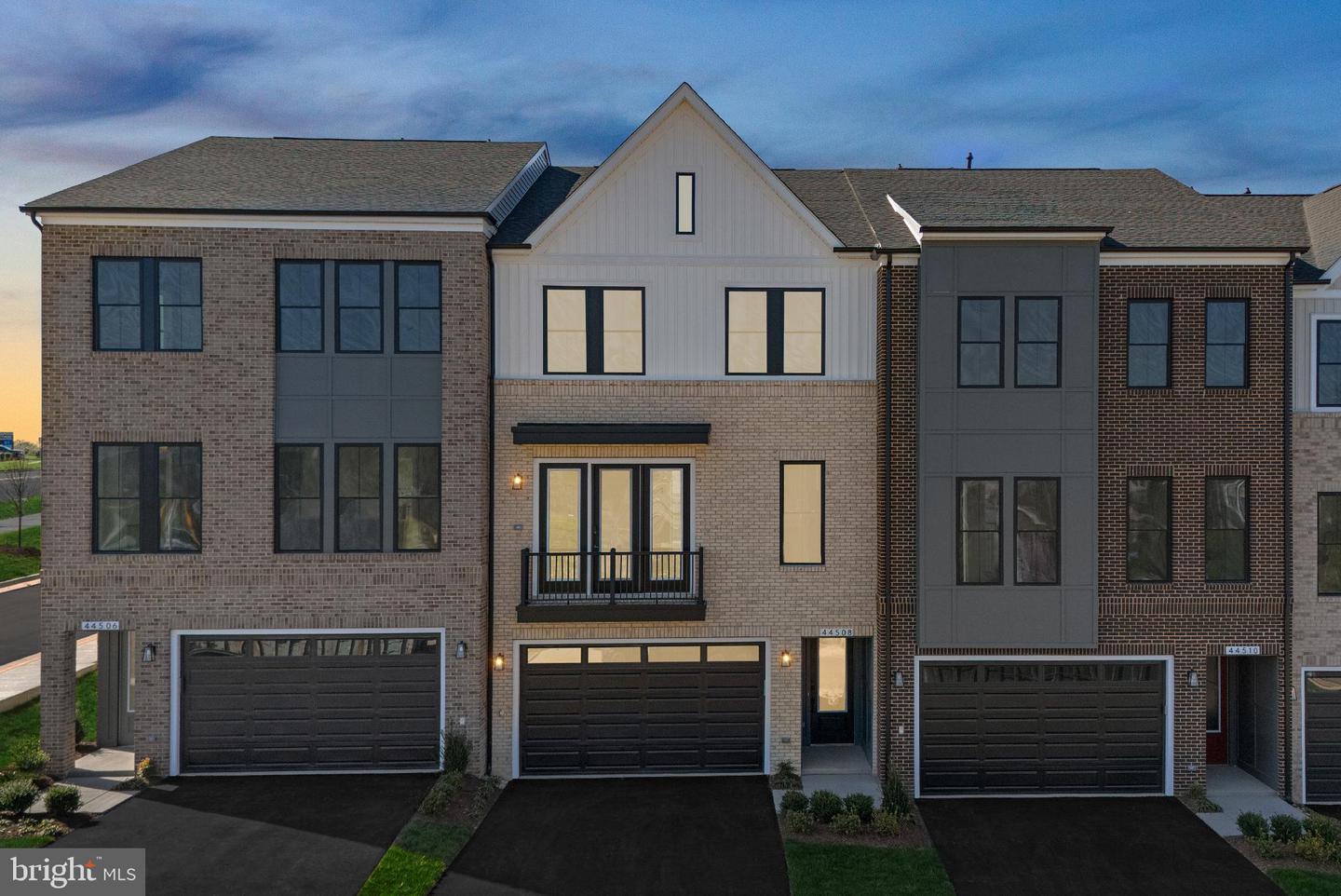 44508 LOWESTOFT SQ, ASHBURN, Virginia 20147, 3 Bedrooms Bedrooms, ,2 BathroomsBathrooms,Residential,For sale,44508 LOWESTOFT SQ,VALO2096032 MLS # VALO2096032