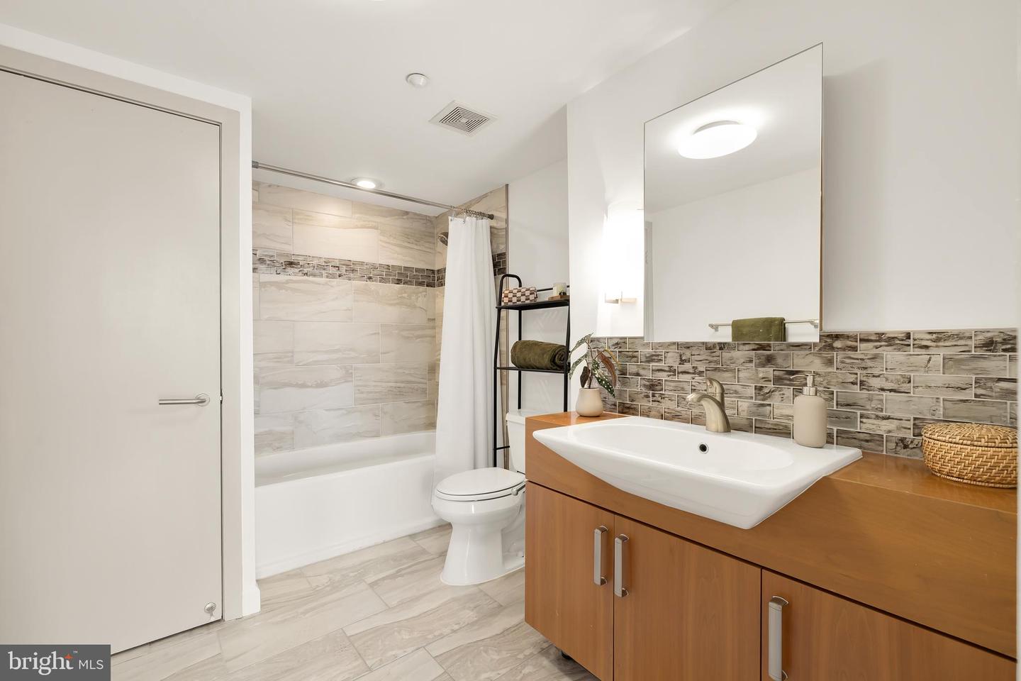 1390 V ST NW #413, WASHINGTON, District Of Columbia 20009, 1 Bedroom Bedrooms, ,1 BathroomBathrooms,Residential,For sale,1390 V ST NW #413,DCDC2199890 MLS # DCDC2199890