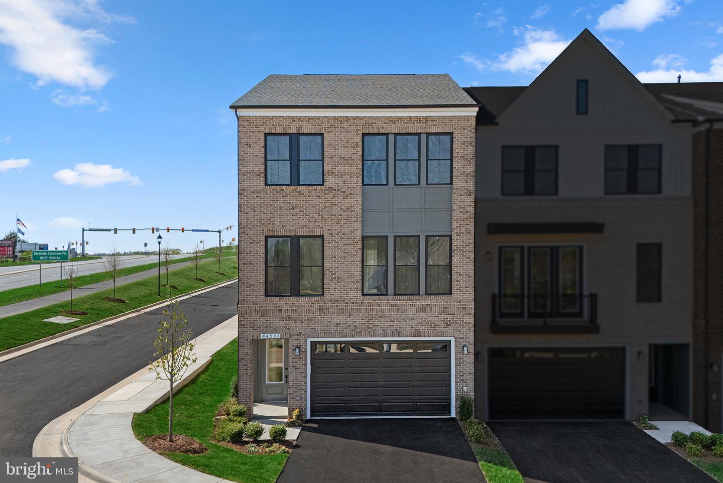 44506 LOWESTOFT SQ, ASHBURN, Virginia 20147, 3 Bedrooms Bedrooms, ,2 BathroomsBathrooms,Residential,For sale,44506 LOWESTOFT SQ,VALO2096036 MLS # VALO2096036
