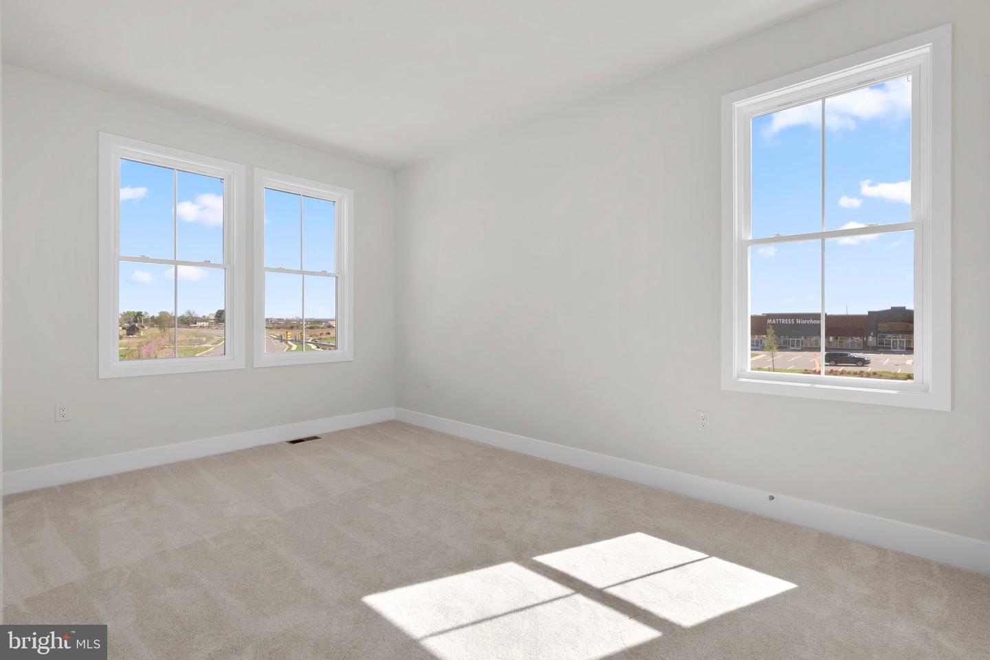44506 LOWESTOFT SQ, ASHBURN, Virginia 20147, 3 Bedrooms Bedrooms, ,2 BathroomsBathrooms,Residential,For sale,44506 LOWESTOFT SQ,VALO2096036 MLS # VALO2096036