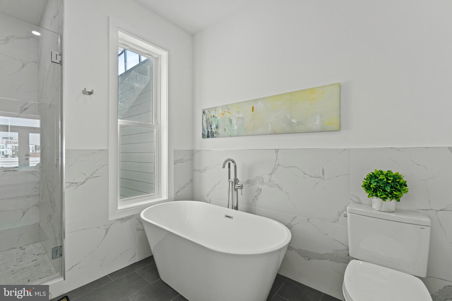 2517 ONTARIO NW #PH07, WASHINGTON, District Of Columbia 20009, 3 Bedrooms Bedrooms, ,2 BathroomsBathrooms,Residential,For sale,2517 ONTARIO NW #PH07,DCDC2160464 MLS # DCDC2160464