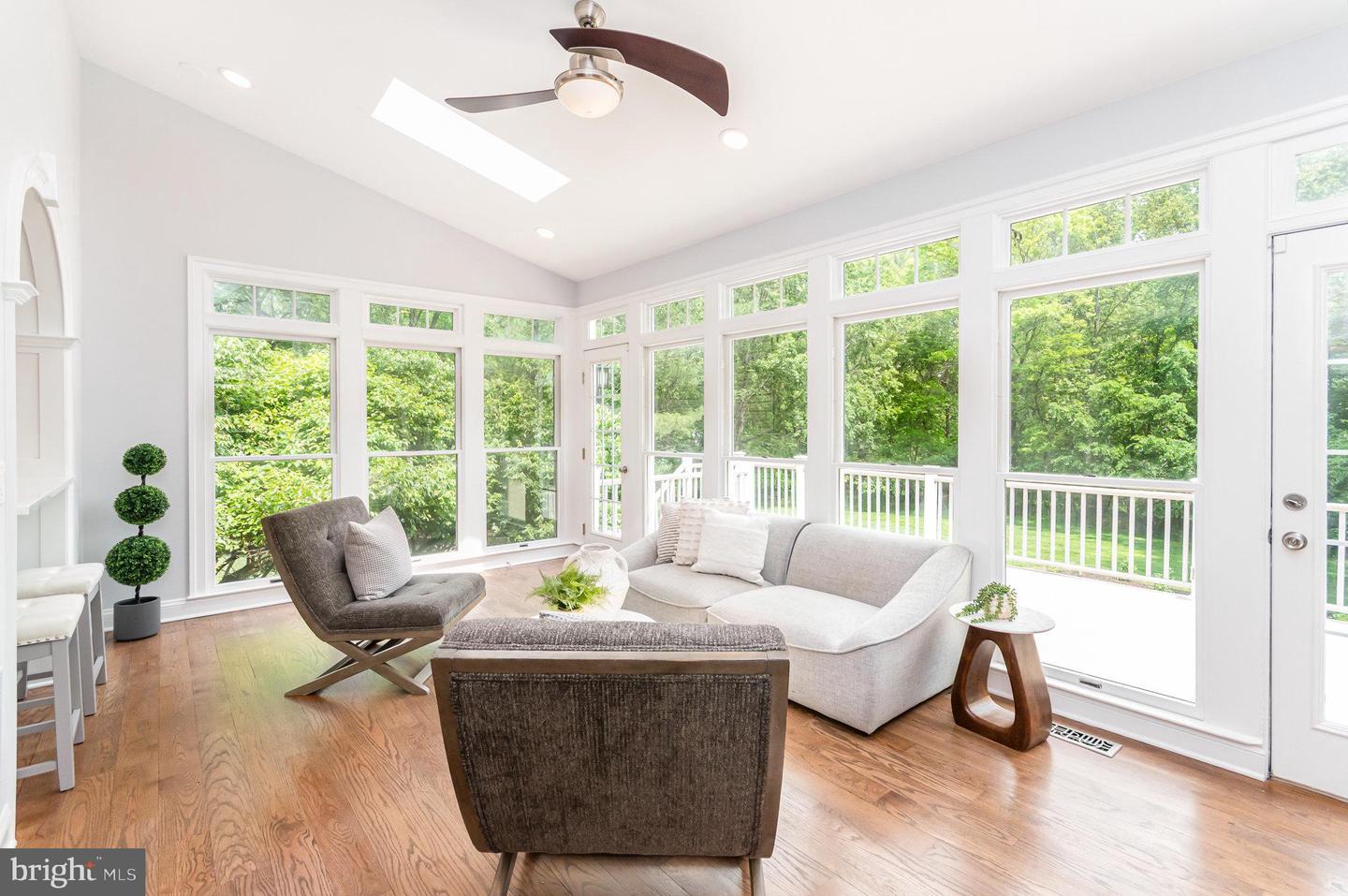 2091 HUNTERS CREST WAY, VIENNA, Virginia 22181, 6 Bedrooms Bedrooms, ,5 BathroomsBathrooms,Residential,For sale,2091 HUNTERS CREST WAY,VAFX2212048 MLS # VAFX2212048
