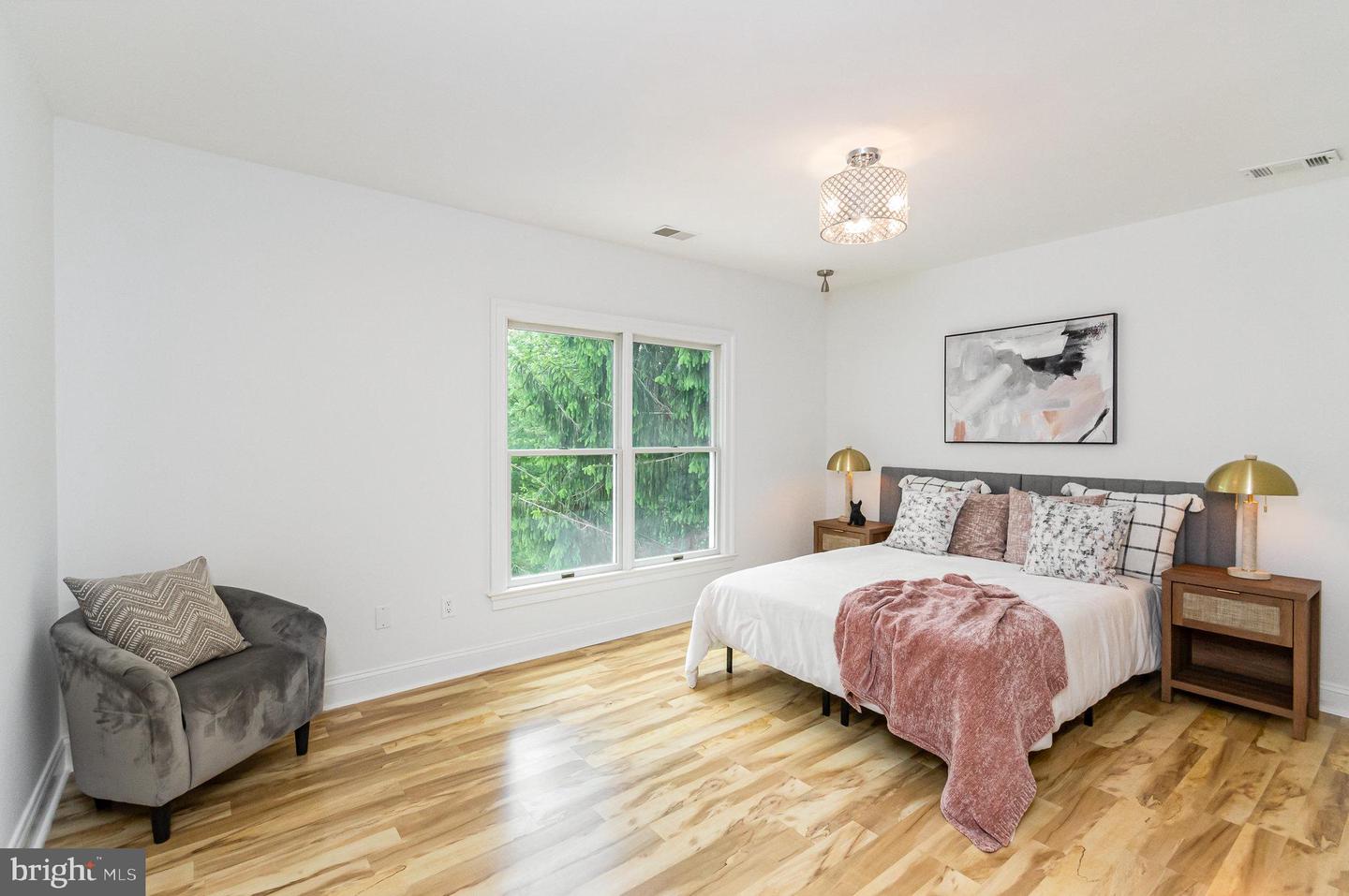 2091 HUNTERS CREST WAY, VIENNA, Virginia 22181, 6 Bedrooms Bedrooms, ,5 BathroomsBathrooms,Residential,For sale,2091 HUNTERS CREST WAY,VAFX2212048 MLS # VAFX2212048