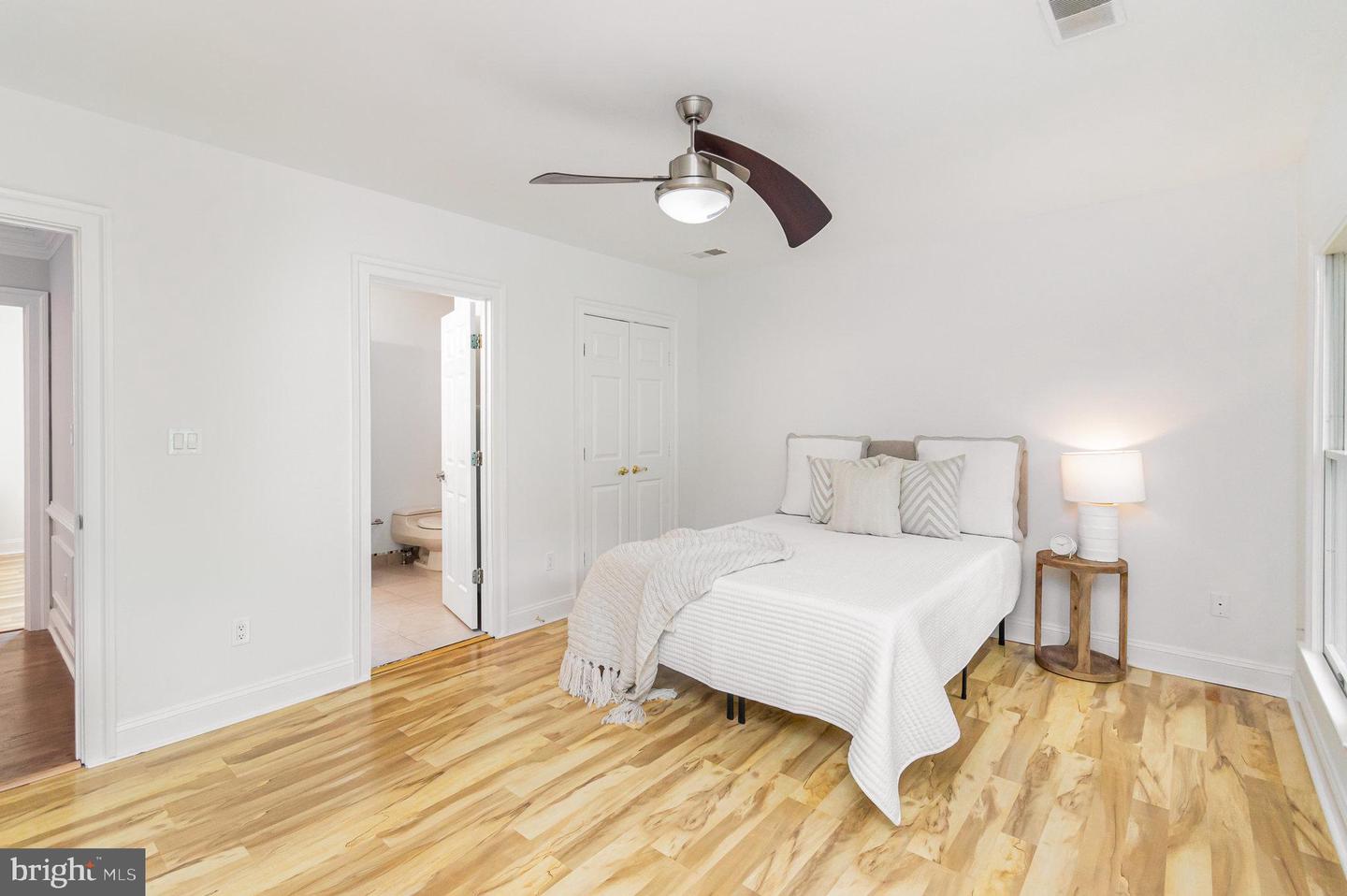 2091 HUNTERS CREST WAY, VIENNA, Virginia 22181, 6 Bedrooms Bedrooms, ,5 BathroomsBathrooms,Residential,For sale,2091 HUNTERS CREST WAY,VAFX2212048 MLS # VAFX2212048