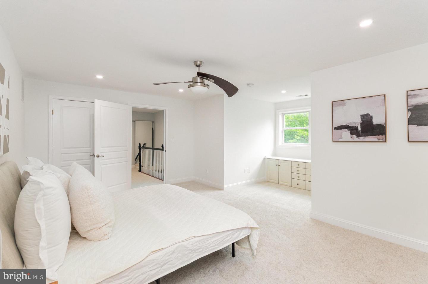 2091 HUNTERS CREST WAY, VIENNA, Virginia 22181, 6 Bedrooms Bedrooms, ,5 BathroomsBathrooms,Residential,For sale,2091 HUNTERS CREST WAY,VAFX2212048 MLS # VAFX2212048