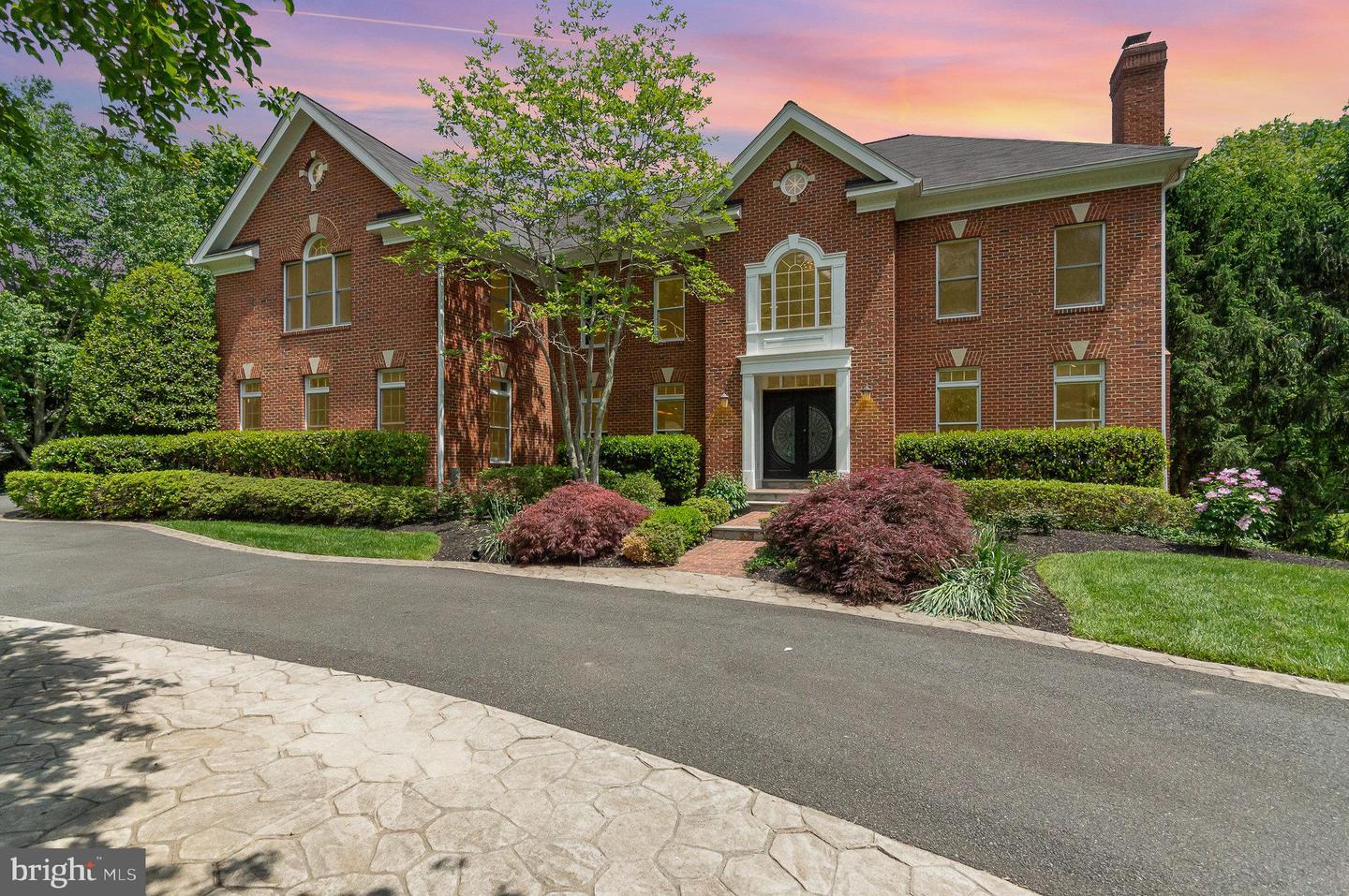 2091 HUNTERS CREST WAY, VIENNA, Virginia 22181, 6 Bedrooms Bedrooms, ,5 BathroomsBathrooms,Residential,For sale,2091 HUNTERS CREST WAY,VAFX2212048 MLS # VAFX2212048