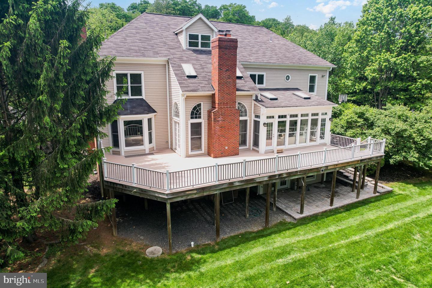 2091 HUNTERS CREST WAY, VIENNA, Virginia 22181, 6 Bedrooms Bedrooms, ,5 BathroomsBathrooms,Residential,For sale,2091 HUNTERS CREST WAY,VAFX2212048 MLS # VAFX2212048