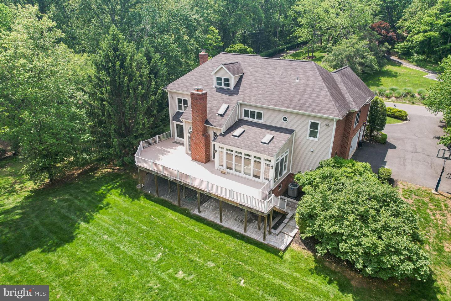 2091 HUNTERS CREST WAY, VIENNA, Virginia 22181, 6 Bedrooms Bedrooms, ,5 BathroomsBathrooms,Residential,For sale,2091 HUNTERS CREST WAY,VAFX2212048 MLS # VAFX2212048