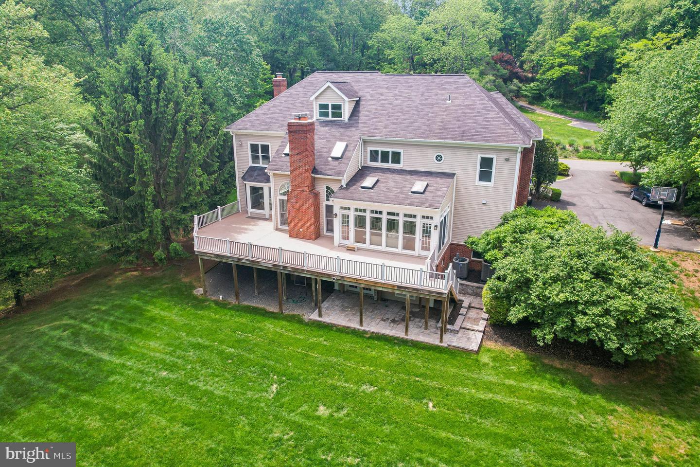 2091 HUNTERS CREST WAY, VIENNA, Virginia 22181, 6 Bedrooms Bedrooms, ,5 BathroomsBathrooms,Residential,For sale,2091 HUNTERS CREST WAY,VAFX2212048 MLS # VAFX2212048