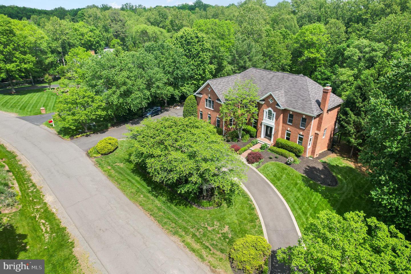 2091 HUNTERS CREST WAY, VIENNA, Virginia 22181, 6 Bedrooms Bedrooms, ,5 BathroomsBathrooms,Residential,For sale,2091 HUNTERS CREST WAY,VAFX2212048 MLS # VAFX2212048