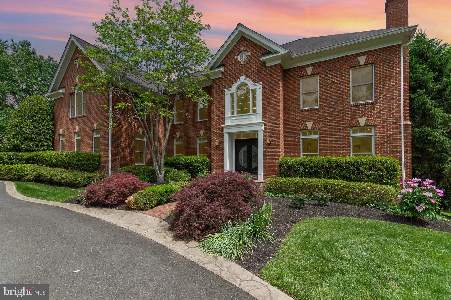2091 HUNTERS CREST WAY, VIENNA, Virginia 22181, 6 Bedrooms Bedrooms, ,5 BathroomsBathrooms,Residential,For sale,2091 HUNTERS CREST WAY,VAFX2212048 MLS # VAFX2212048